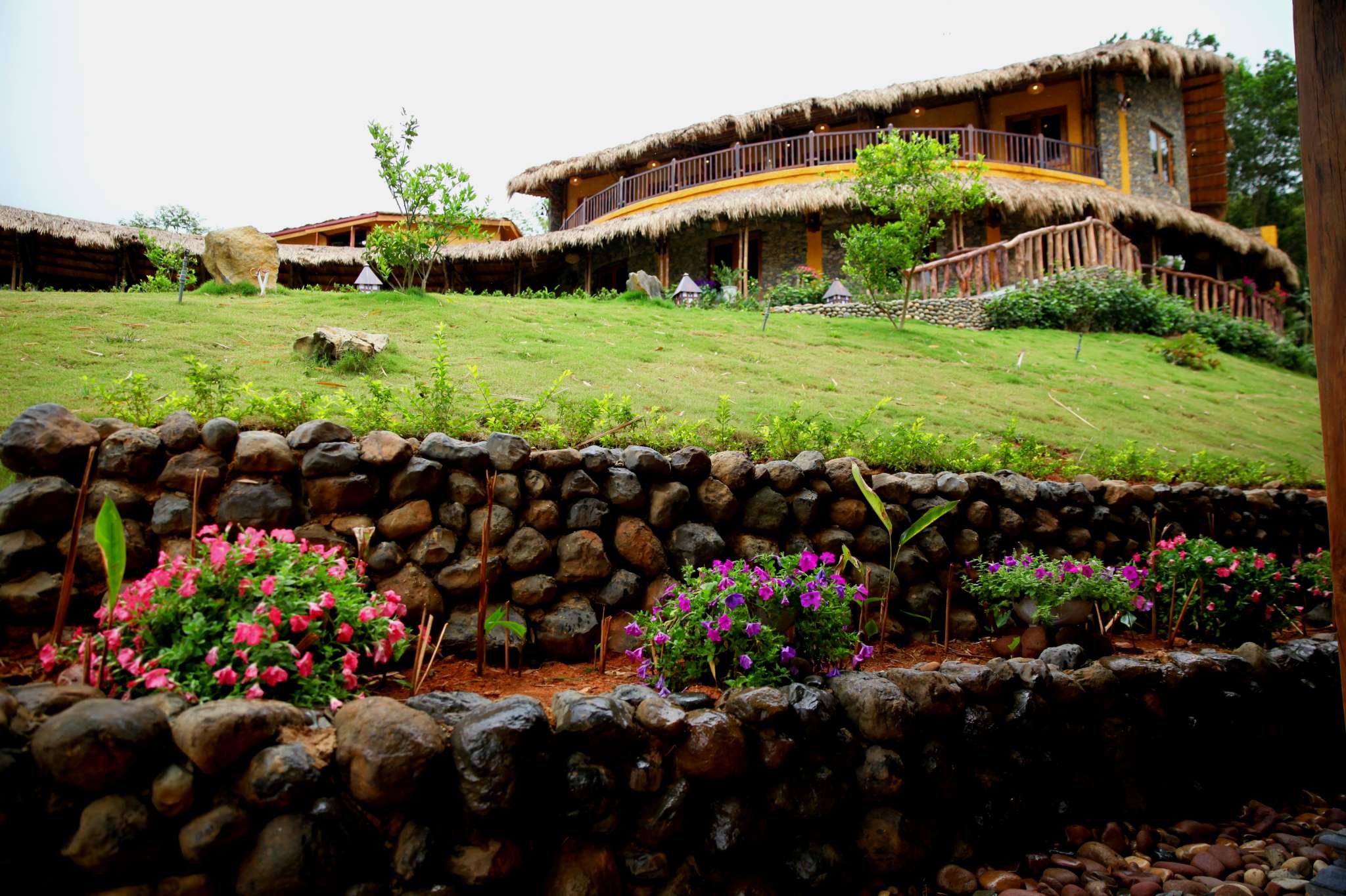 tường đá tại Mai Châu Hideaway
